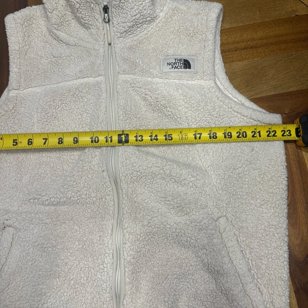 The North Face Campshire Sherpa Fleece Off-White Vest flaw - Picture 8 of 10